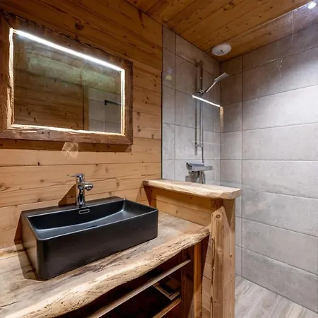 Chalet Atlas Hot Tub Sauna & 500M From The Slopes Chalet *