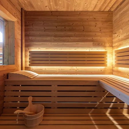 Chalet Atlas Hot Tub Sauna & 500M From The Slopes Chalet *